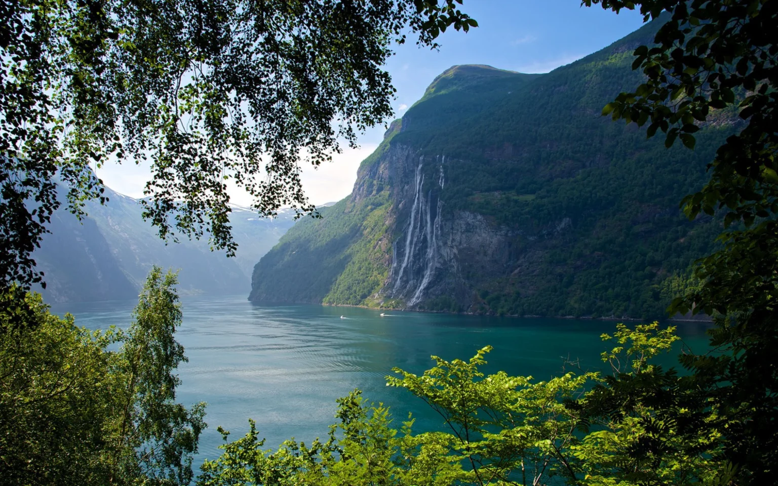 Norway: Nature’s Majestic Masterpiece Waterfalls & Fjords in Geirangerfjord